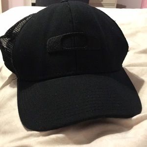 Black Oakley hat